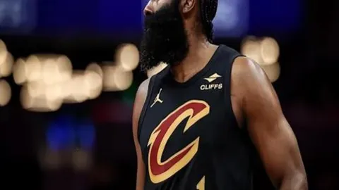 “湖人对阵勇士：NBA季后赛首轮激战一触即发”